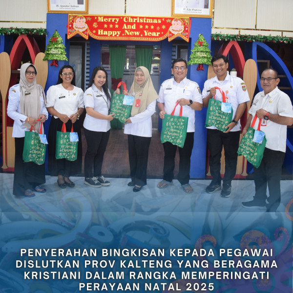 Gambar PENYERAHAN BINGKISAN KEPADA PEGAWAI DISLUTKAN PROV KALTENG YANG BERAGAMA KRISTIANI DALAM RANGKA MEMPERINGATI PERAYAAN NATAL 2025