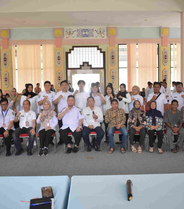 Gambar Pemprov Kalteng Serahkan Bantuan Sosial Kartu Huma Betang Sejahtera Bagi Masyarakat Katingan