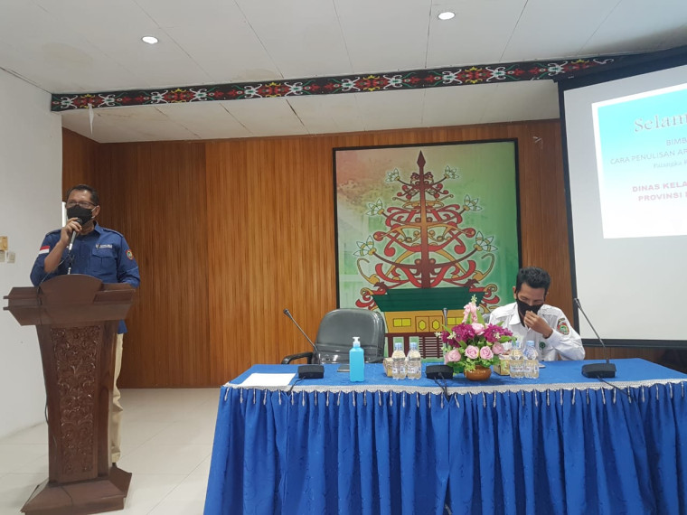 Gambar Kadislutkan Kalteng Membuka Bimtek Cara Penulisan Artikel dan Berita yang Baik