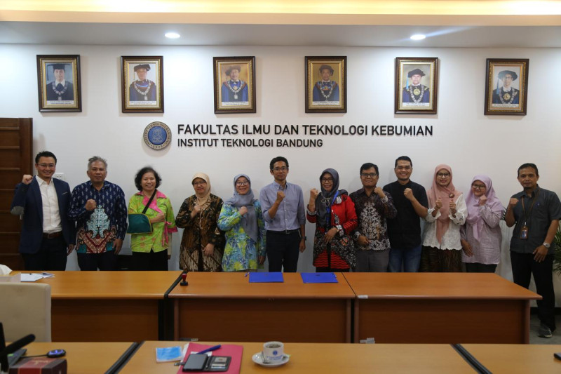 Gambar Pemprov Kalteng Tandatangani Perjanjian Kerja Sama dengan Fakultas Ilmu dan Teknologi Kebumian ITB