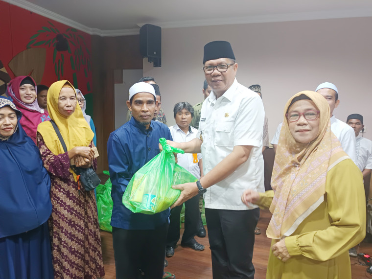 Gambar Semangat Berbagi Berkah Menyambut Ramadan, Majelis Talim Assamkiyah Dislutkan Prov Kalteng Bagikan 100 Paket Sembako