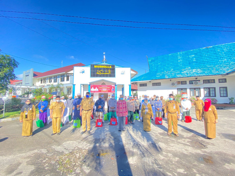 Gambar Peringati Harkannas 2021, Dislutkan Kalteng Bagikan Bingkisan Makanan Olahan Ikan kepada Marbot Masjid Wilayah Palangka Raya