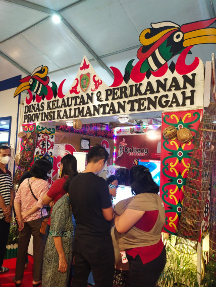 Gambar Udang Vaname Segar Laris Manis di Stand Dislutkan Prov. Kalteng Pada Kalteng Expo Tahun 2023