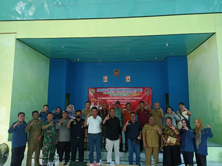 Gambar Kegiatan Focus Group Discussion Pengawasan Pemanfaatan Ruang Laut Sampai Dengan 12 Mil di Kawasan Konservasi Perairan Daerah Di Kabupaten Kotawaringin Barat