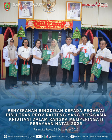 Gambar PENYERAHAN BINGKISAN KEPADA PEGAWAI DISLUTKAN PROV KALTENG YANG BERAGAMA KRISTIANI DALAM RANGKA MEMPERINGATI PERAYAAN NATAL 2025