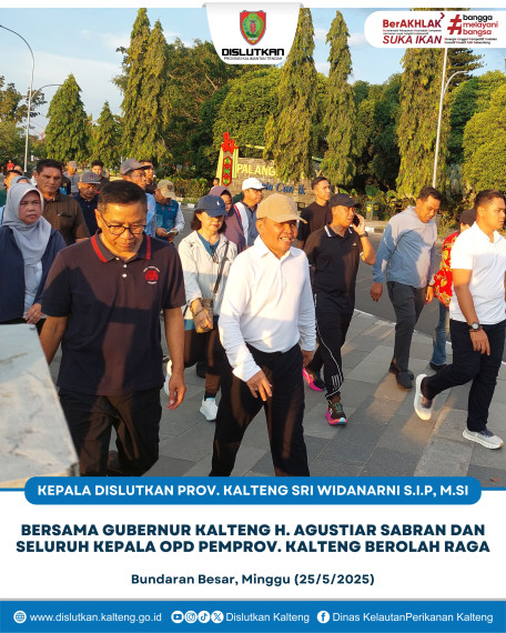 Gambar Kepala Dislutkan Prov. Kalteng Sri WIdanarni S.I.P, http://M.Si Bersama Gubernur Kalteng H. Agustiar Sabran dan seluruh Kepala OPD Pemprov. Kalteng Berolah raga di Bundaran Besar, Minggu (25/05/2025).