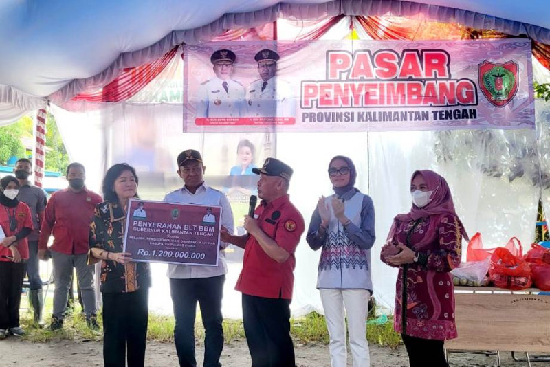 Gambar Gubernur Bantu 2000 Nelayan dan Pelaku Usaha Perikanan Kab. Pulpis Melalui BLT BBM Sebesar Rp.1,2 M