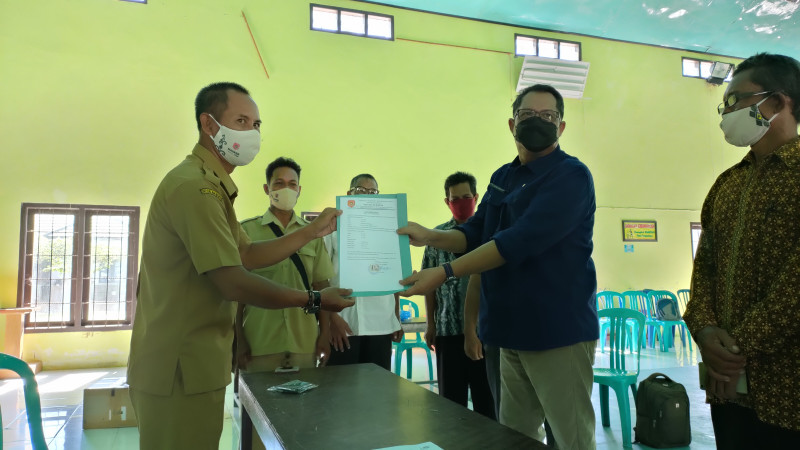 Gambar Berkomitmen tingkatkan pengawasan sumberdaya perikanan dan laut, Pemdes Teluk Bogam serahkan hibah tanah untuk pembangunan pos jaga KKPD