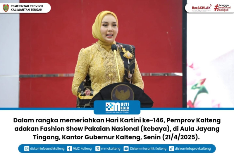 Gambar Dalam rangka memeriahkan Hari Kartini ke-146, Pemprov Kalteng adakan Fashion Show Pakaian Nasional (kebaya), di Aula Jayang Tingang, Kantor Gubernur Kalteng, Senin (21/4/2025)