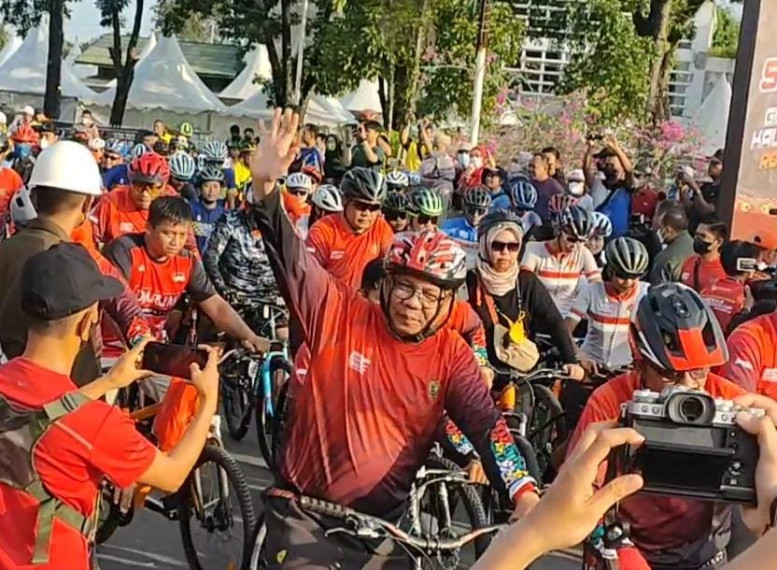 Gambar OPD Prov. Kalteng dan Masyarakat Meriahkan Gubernur Kalteng Cup Road Race
