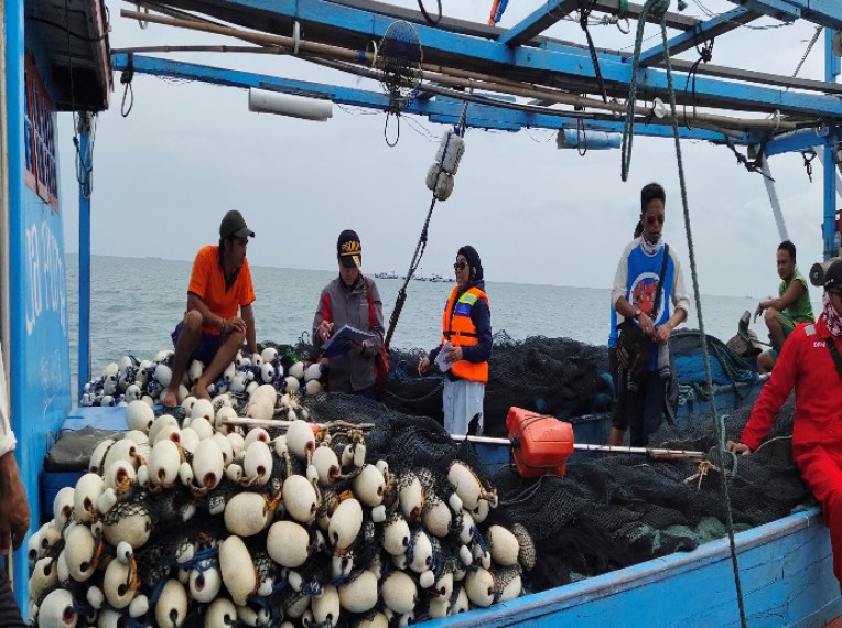 Gambar PENGAWASAN DI KAWASAN KONSERVASI PERAIRAN LAUT DAERAH